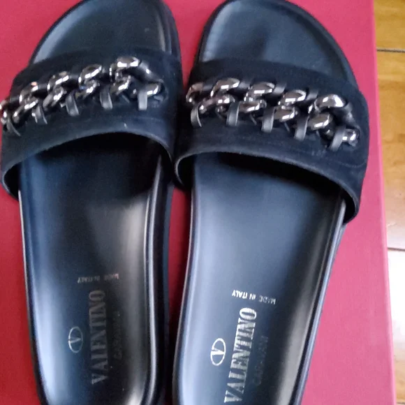 Valentino Garavani Chain slides!!EUC!! - Picture 3 of 5